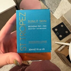St. Tropez Sunlit Skin Bronzing Tint + Tan - Teal and Bronze